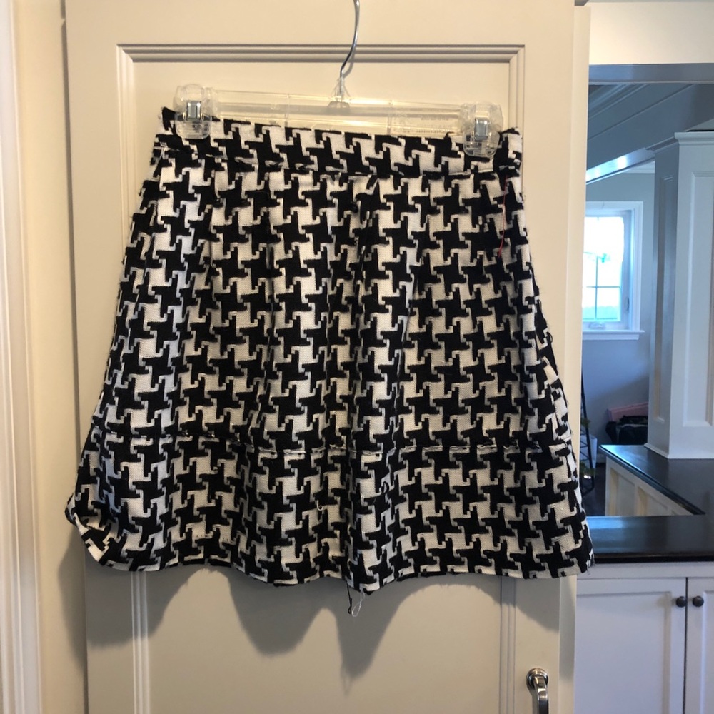 black and white xhilaration skirt